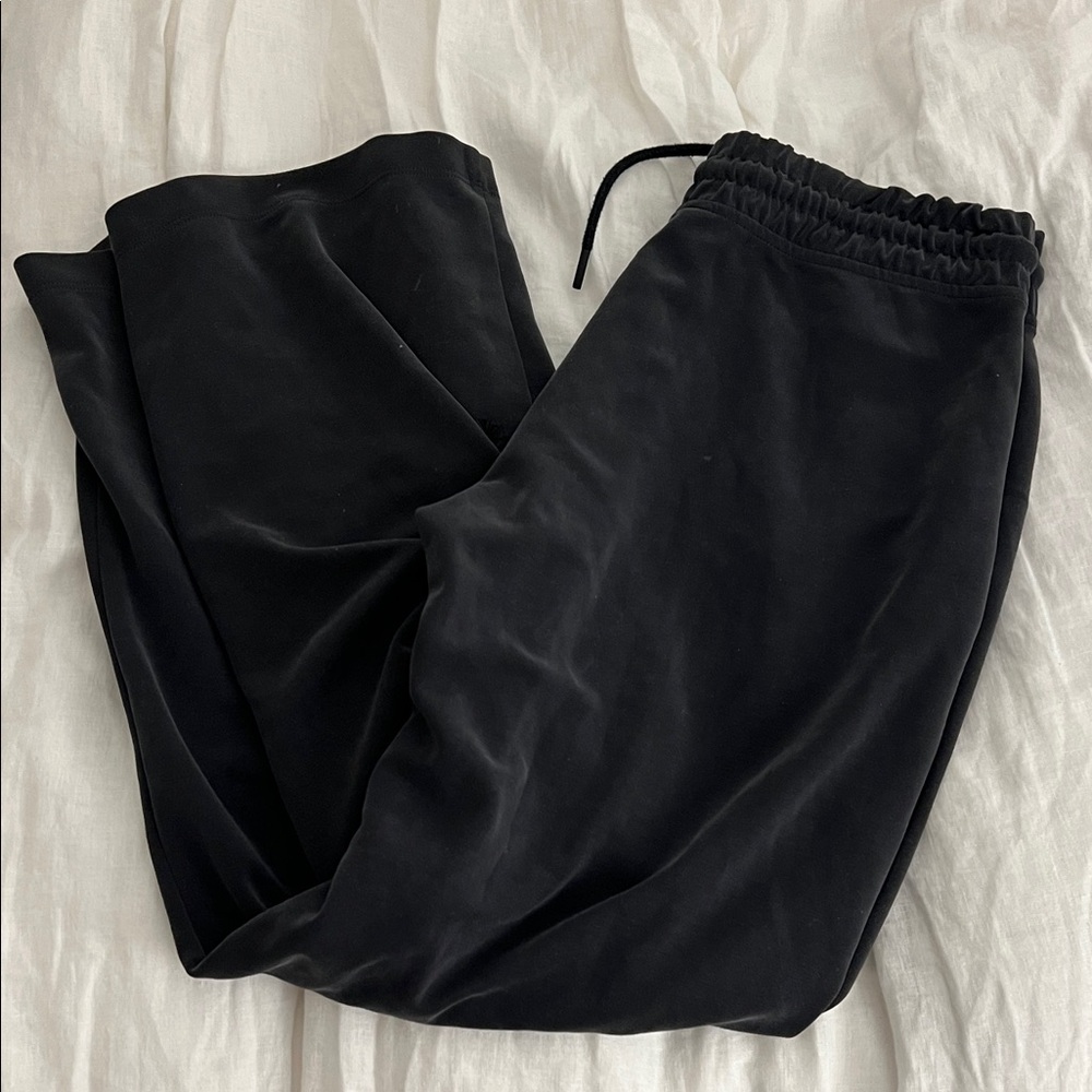 Athleta Women’s Seasoft Mid Rise Straight Leg Pants